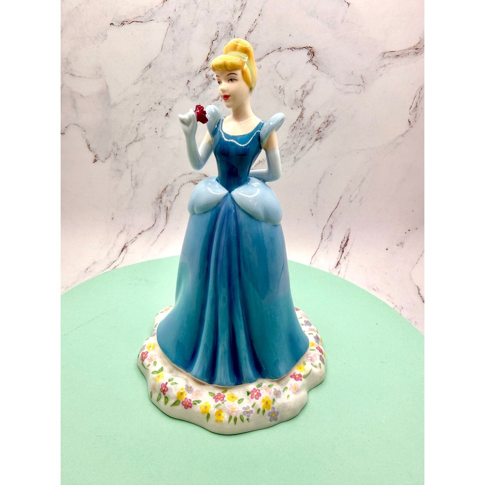 Royal Doulton Disney Cinderella 7" Tall Showcase Collection Hand Made Decorated - Picture 10 of 12